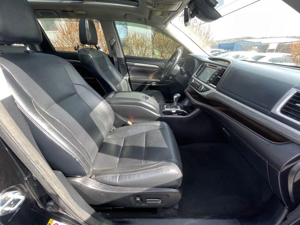 Used 2017 Toyota Highlander Limited Platinum AWD/4WD image 8