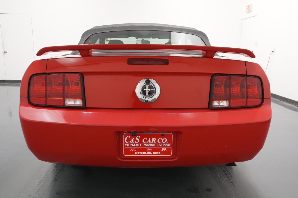 Used 2005 Ford Mustang Convertible RWD image 6