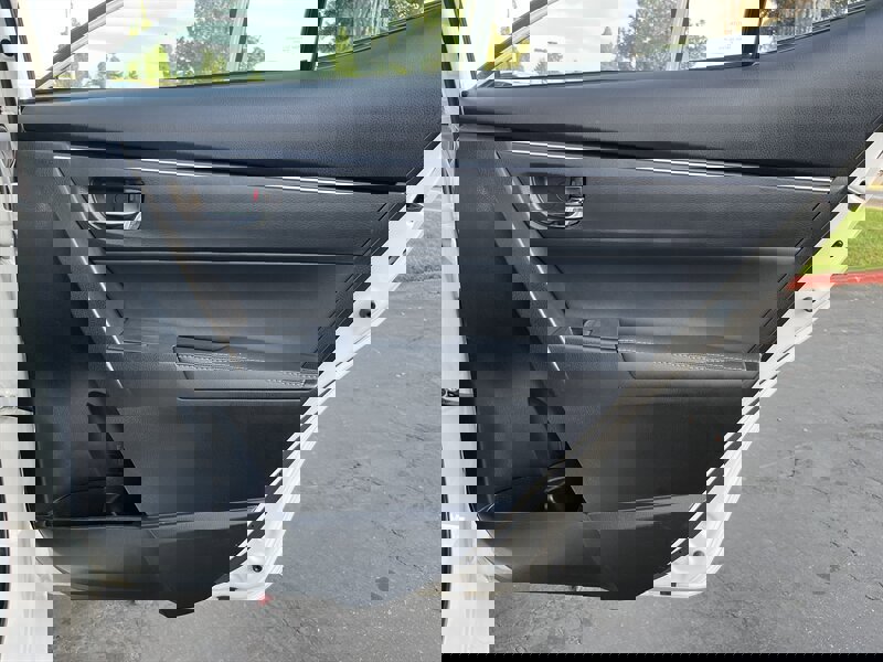 Used 2018 Toyota Corolla XLE w/ Carpet Mat Package (TMS) FWD image 34