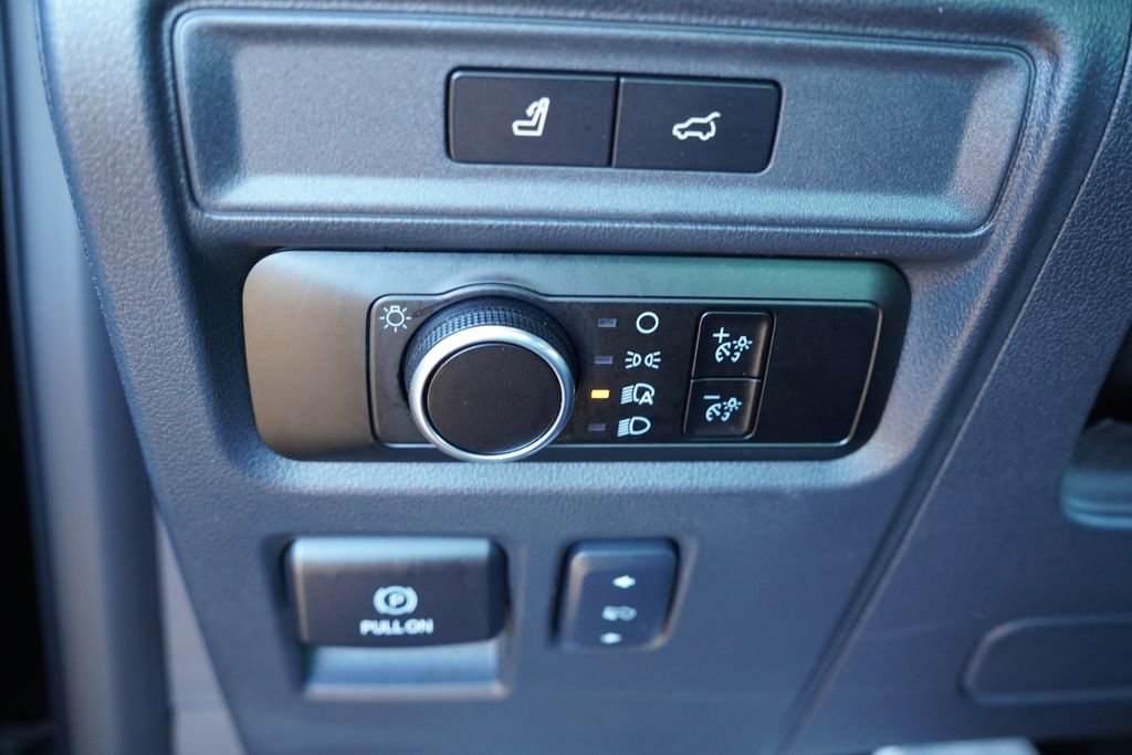 Certified 2024 Ford Expedition XLT image 28