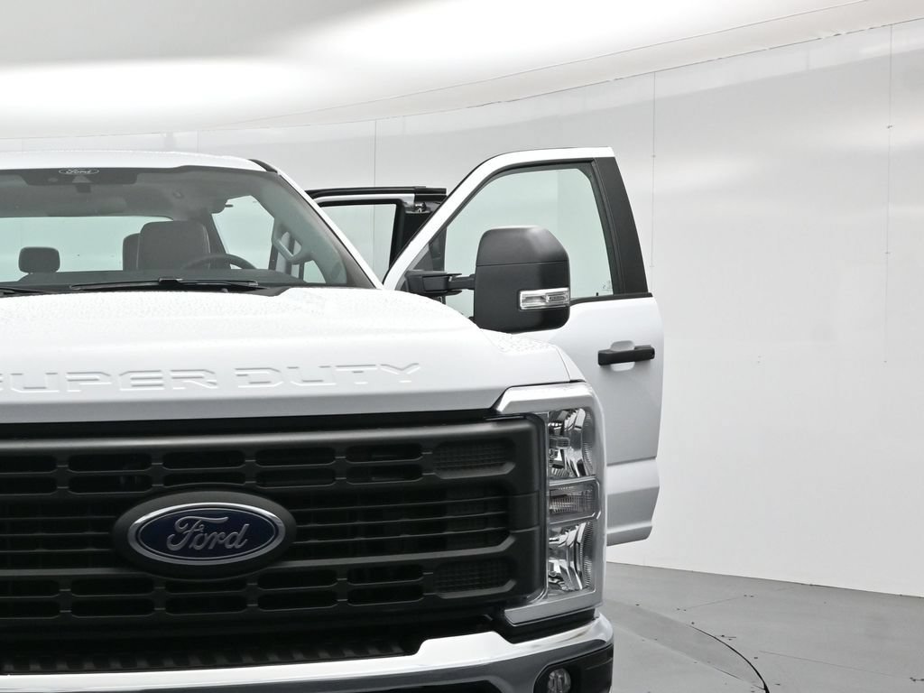 New 2026 Ford F250 XL w/ XL Chrome Package RWD image 25
