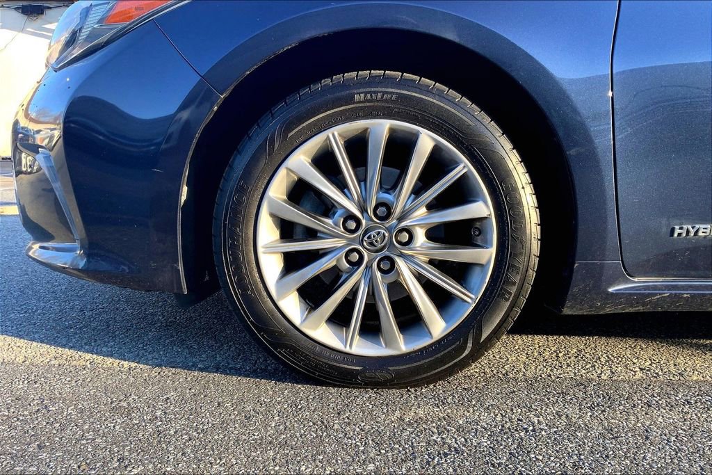Used 2016 Toyota Avalon Limited image 11