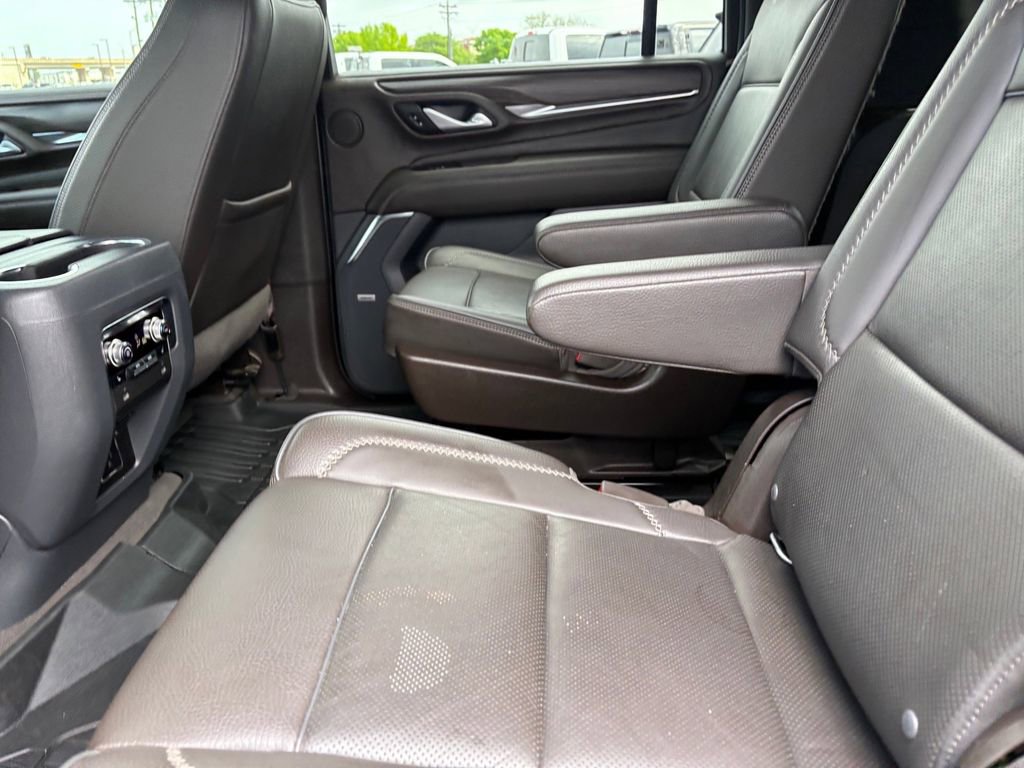 Used 2022 GMC Yukon XL Denali AWD/4WD image 24
