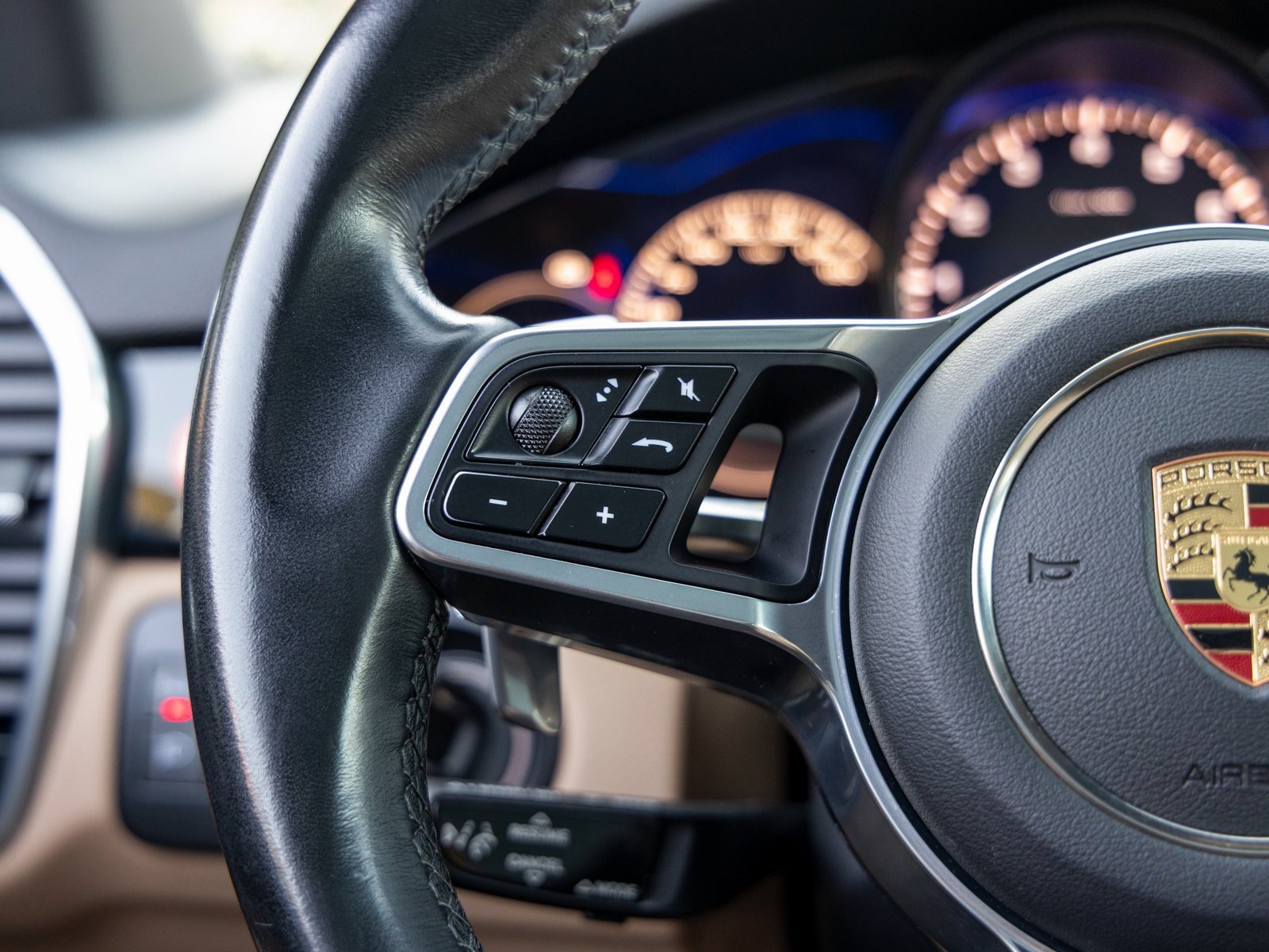 Certified 2023 Porsche Cayenne S image 29