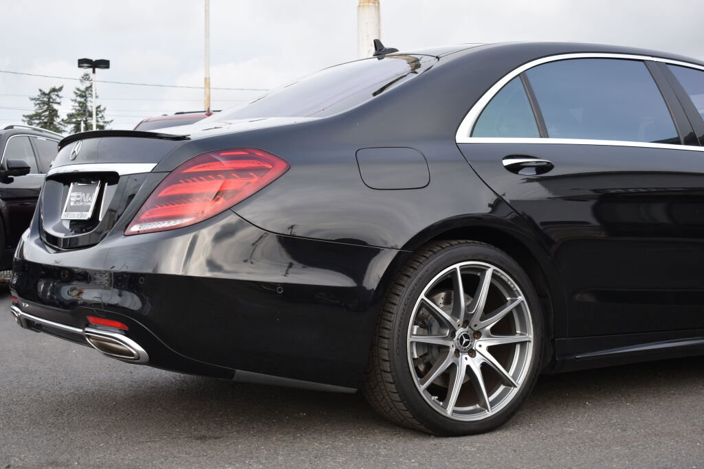 Used 2018 Mercedes-Benz S 560 Sedan w/ AMG Line Exterior image 9