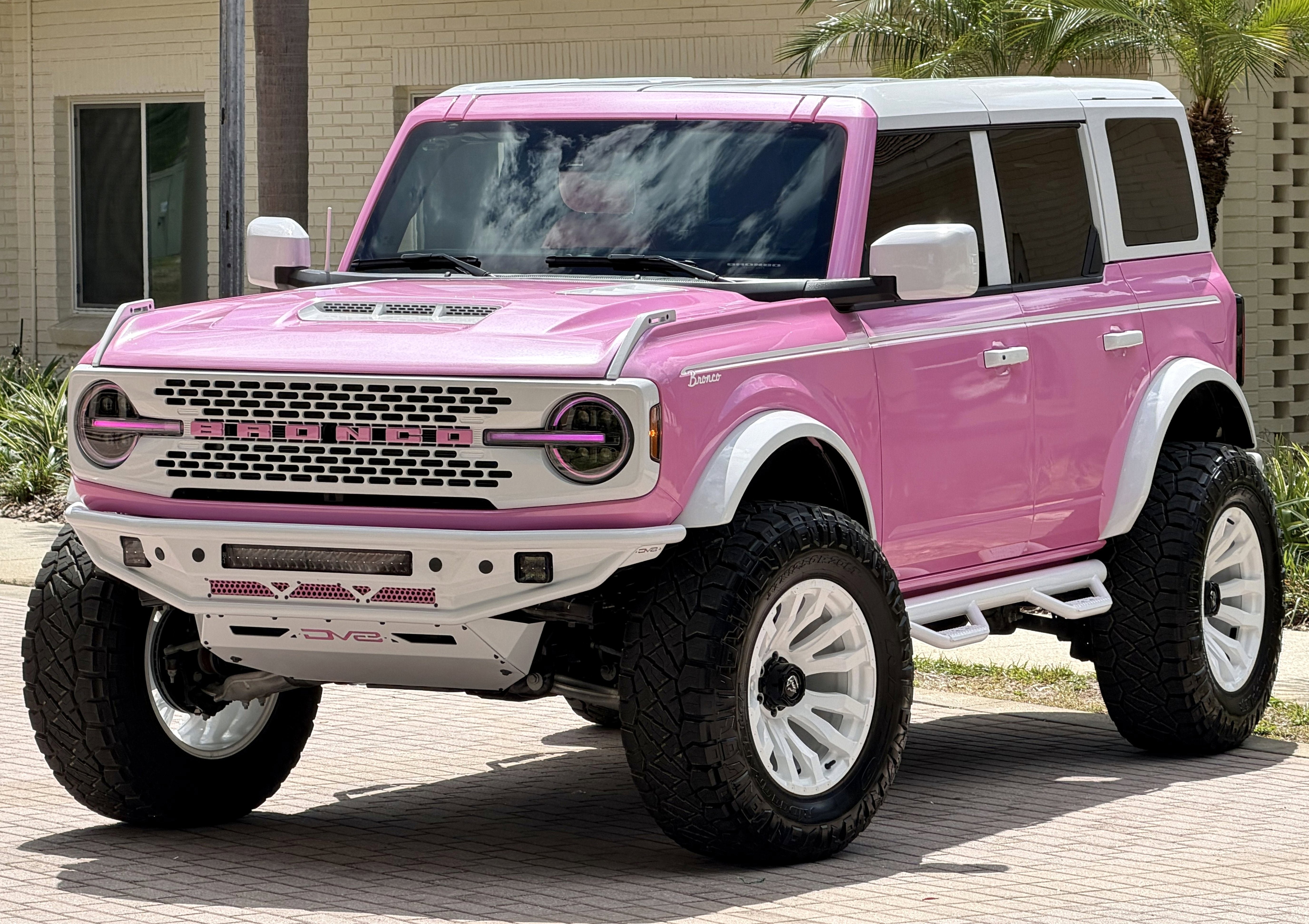 Used 2025 Ford Bronco Outer Banks AWD/4WD image 1