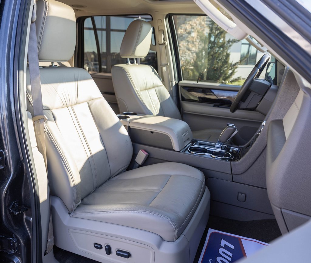 Used 2016 Lincoln Navigator Select image 36