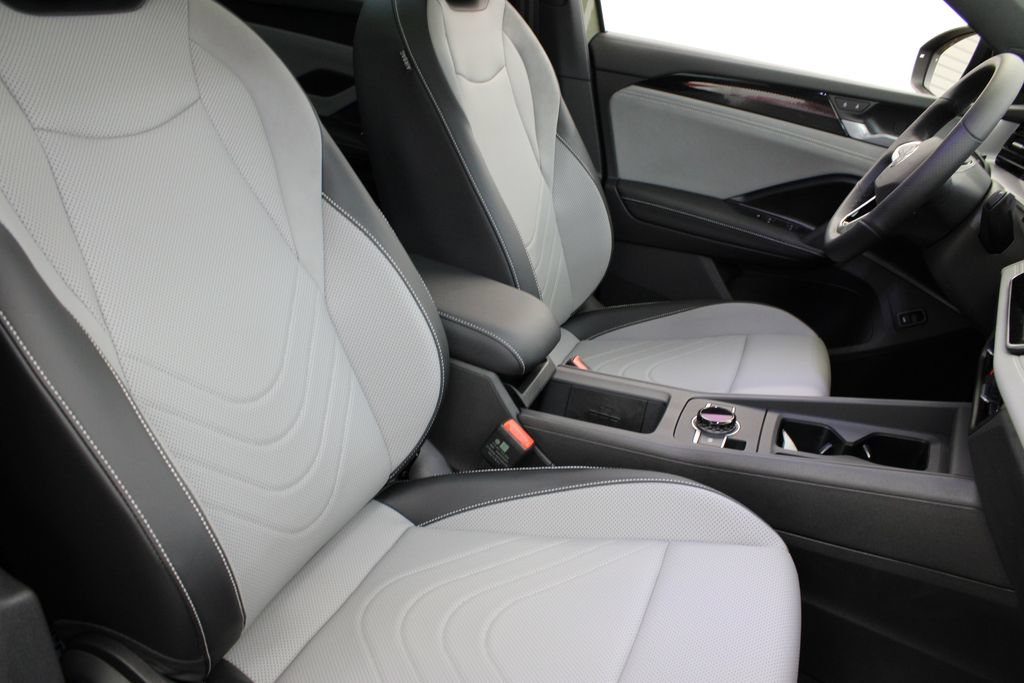 New 2026 Volkswagen Tiguan SE R-Line FWD image 22