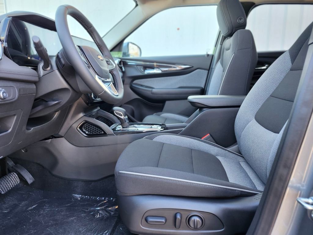 New 2026 Chevrolet TrailBlazer LT w/ Convenience Package FWD image 16