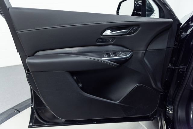 Used 2025 Cadillac XT4 Premium Luxury image 11