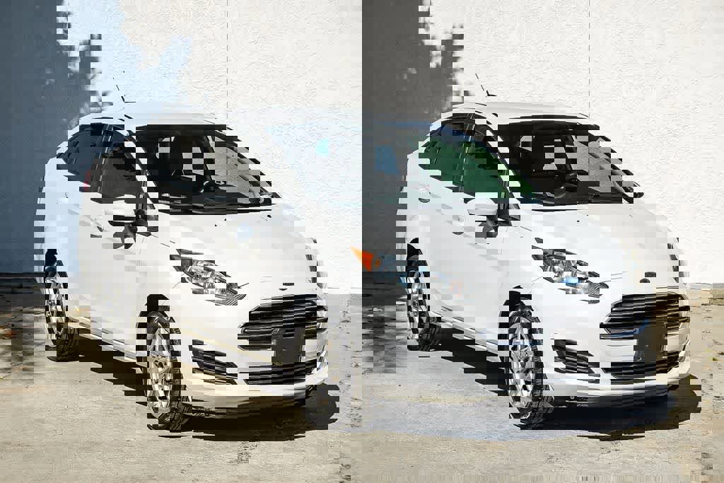 Used 2017 Ford Fiesta SE FWD image 3