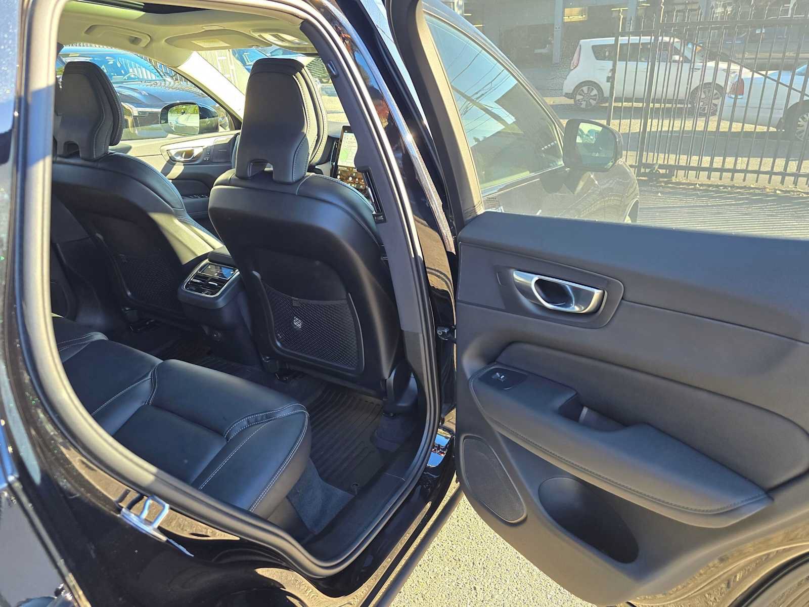 Used 2026 Volvo XC60 B5 Ultra w/ Protection Package Premier AWD/4WD image 13