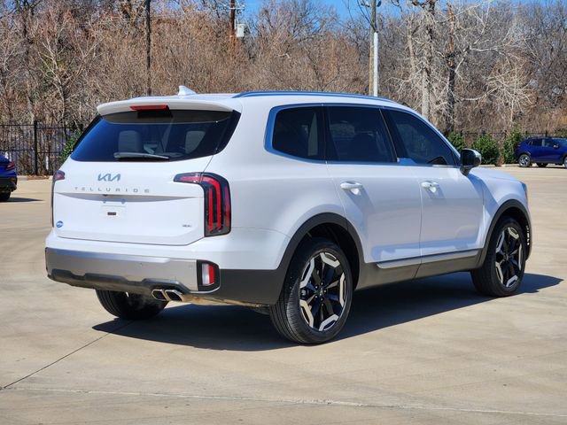 Used 2025 Kia Telluride EX w/ EX Captain's Chair Package image 7
