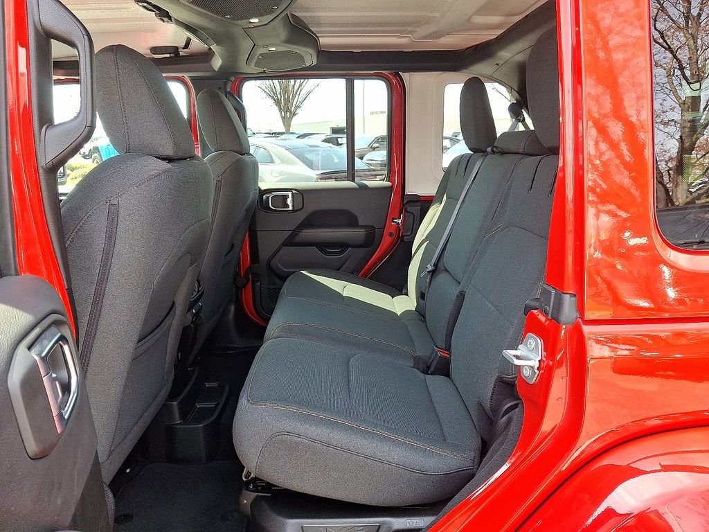 Used 2025 Jeep Wrangler Unlimited Sahara image 10