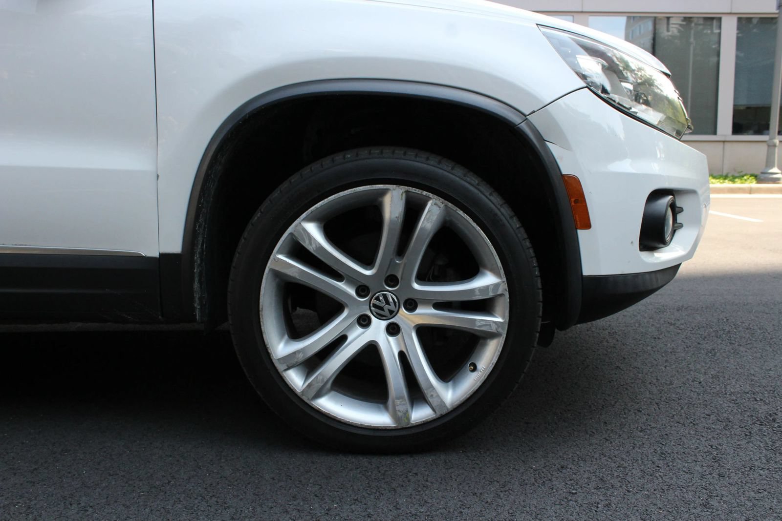 Used 2013 Volkswagen Tiguan SEL FWD image 4