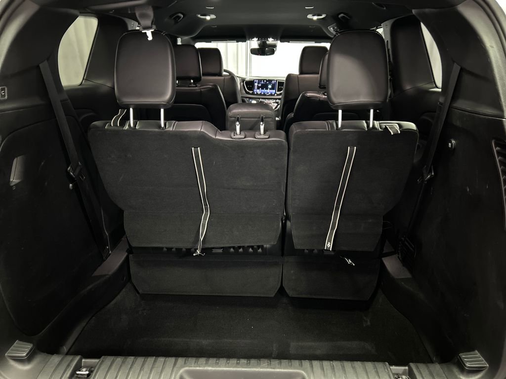 Used 2026 Chrysler Pacifica Select image 24