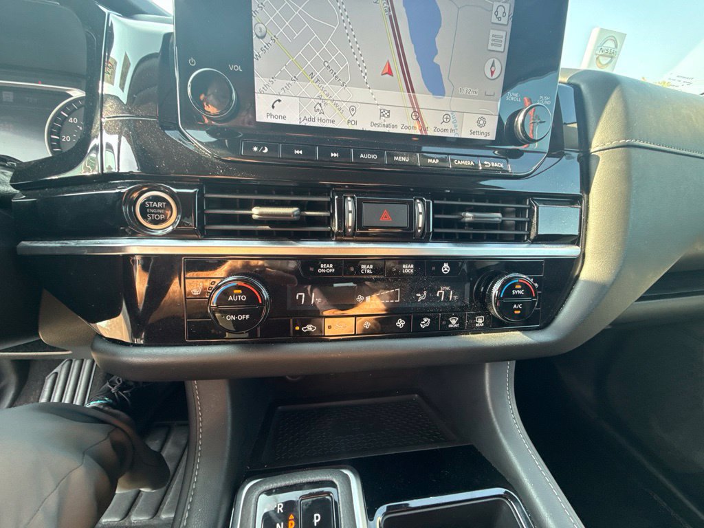 Used 2023 Nissan Pathfinder SL w/ Black Appearance Package AWD/4WD image 15