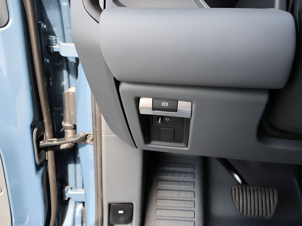 New 2026 Land Rover Defender 110 X-Dynamic SE image 34