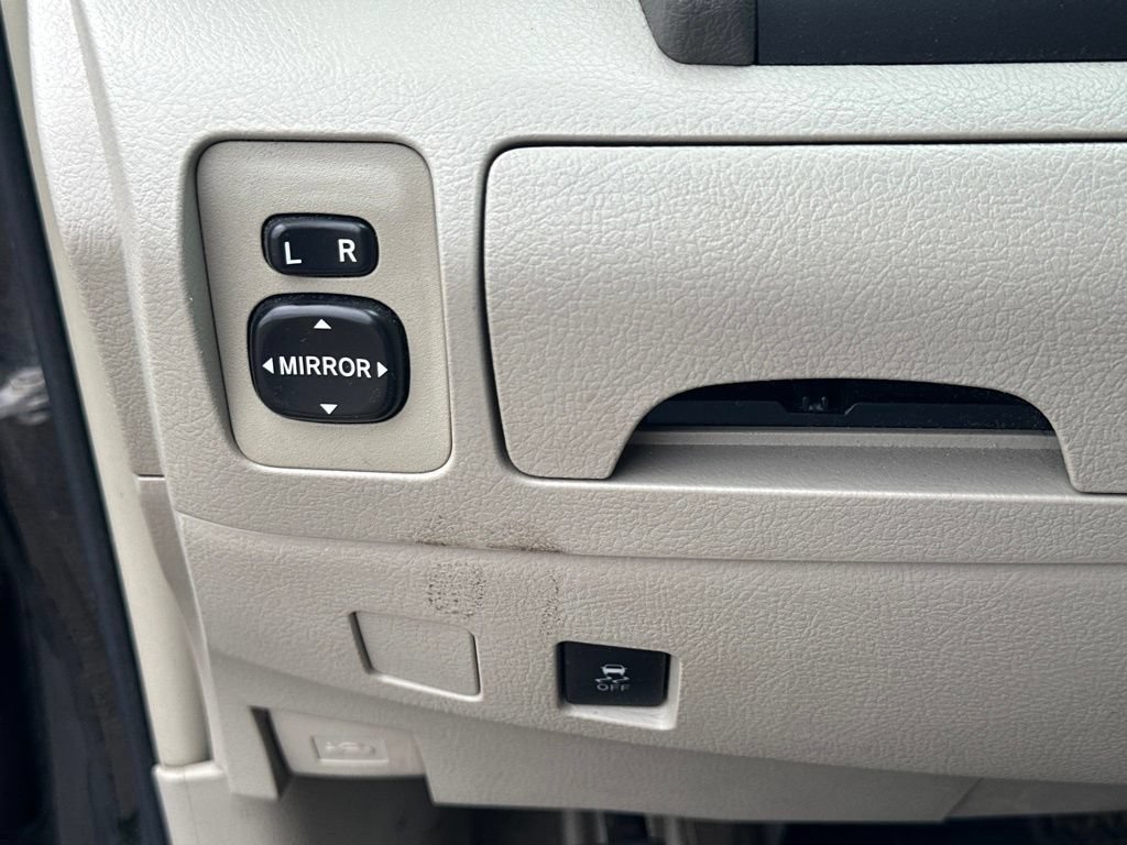 Used 2010 Toyota Camry LE FWD image 24