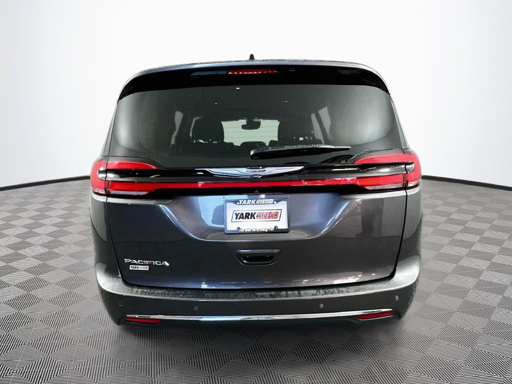 Certified 2023 Chrysler Pacifica Touring-L FWD image 9