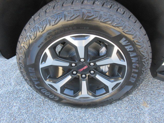 New 2027 GMC Yukon AT4 w/ Technology Package AWD/4WD image 12