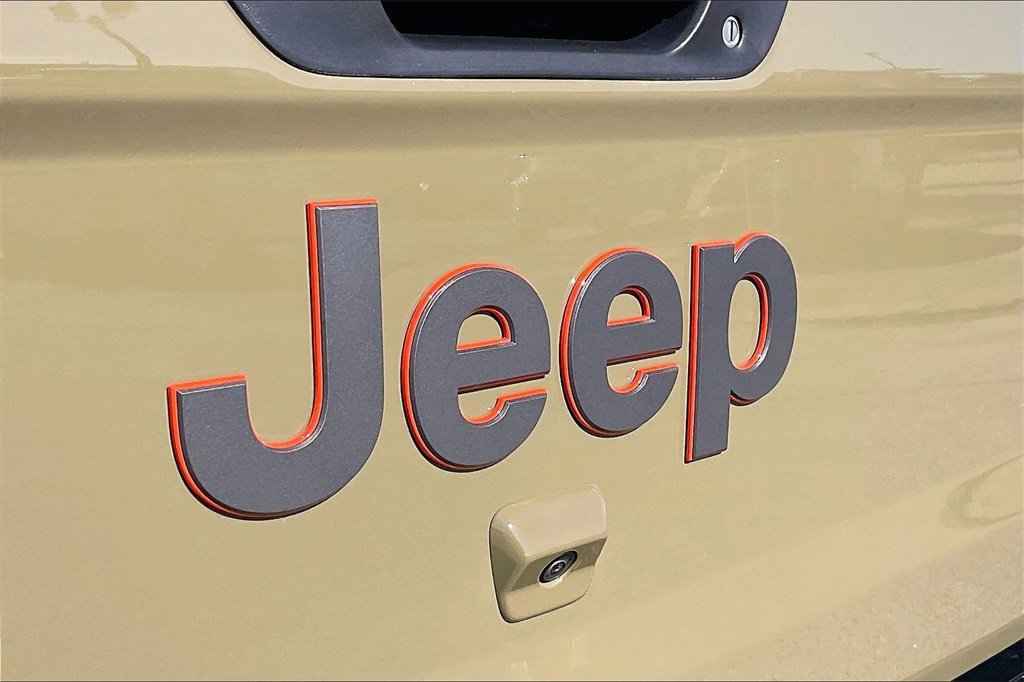 Used 2025 Jeep Gladiator Mojave image 27