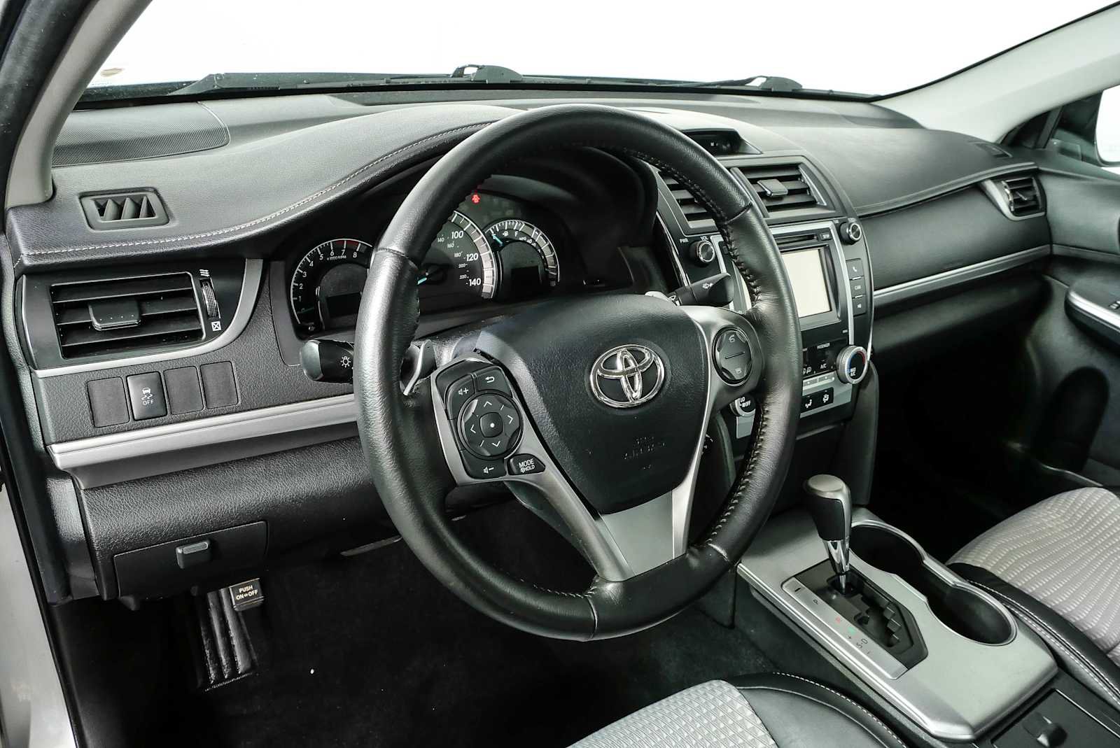 Used 2012 Toyota Camry SE FWD image 4