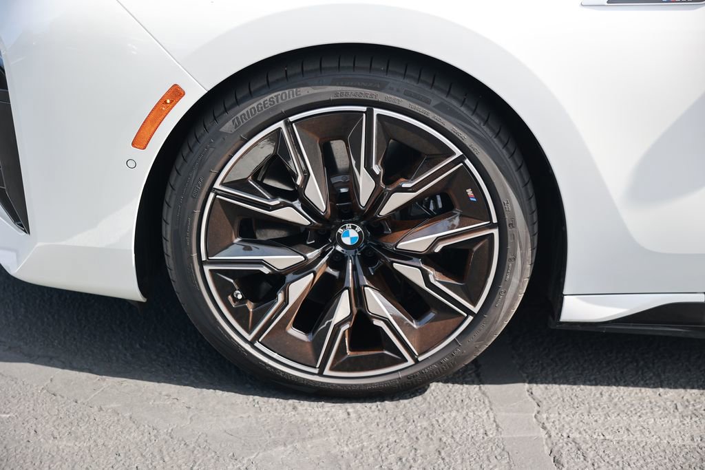 Used 2025 BMW i7 M70 w/ Executive Package image 11
