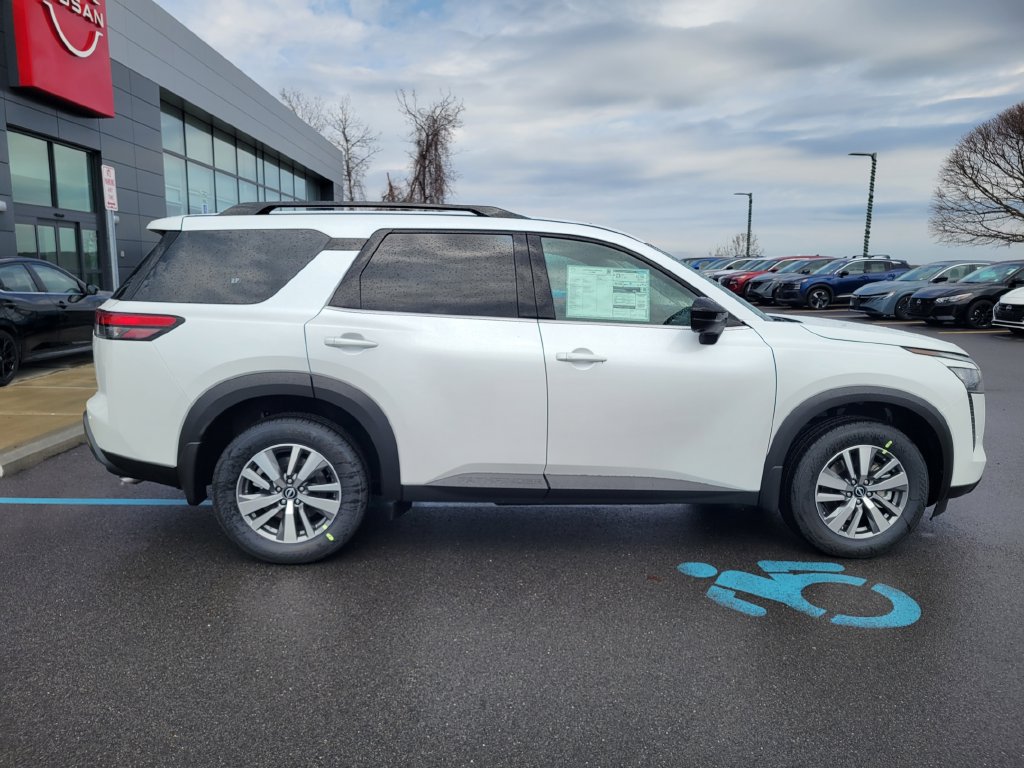 New 2026 Nissan Pathfinder SL AWD/4WD image 2