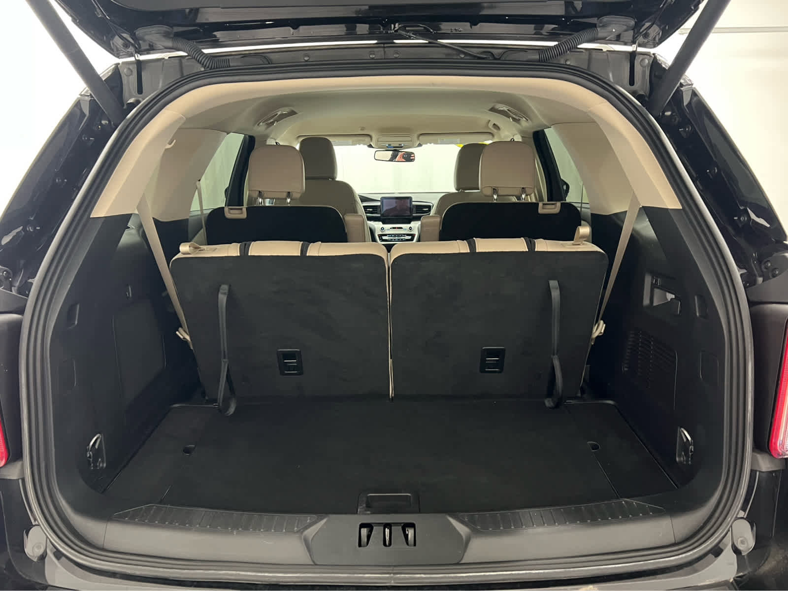 Used 2024 Ford Explorer XLT w/ Equipment Group 202A image 13