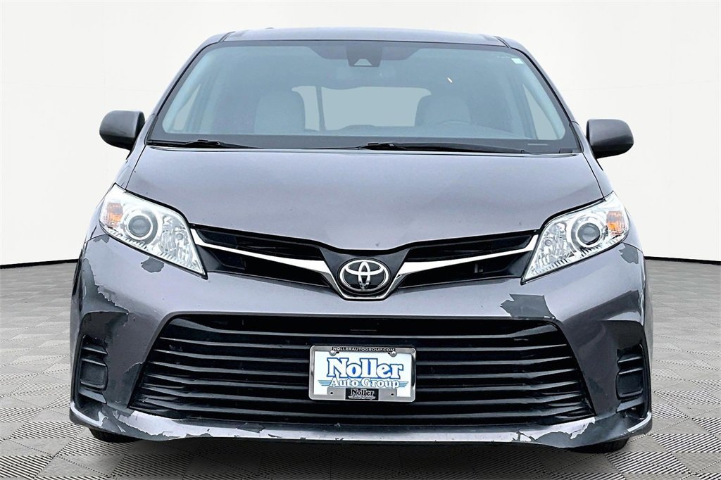 Used 2020 Toyota Sienna LE image 3