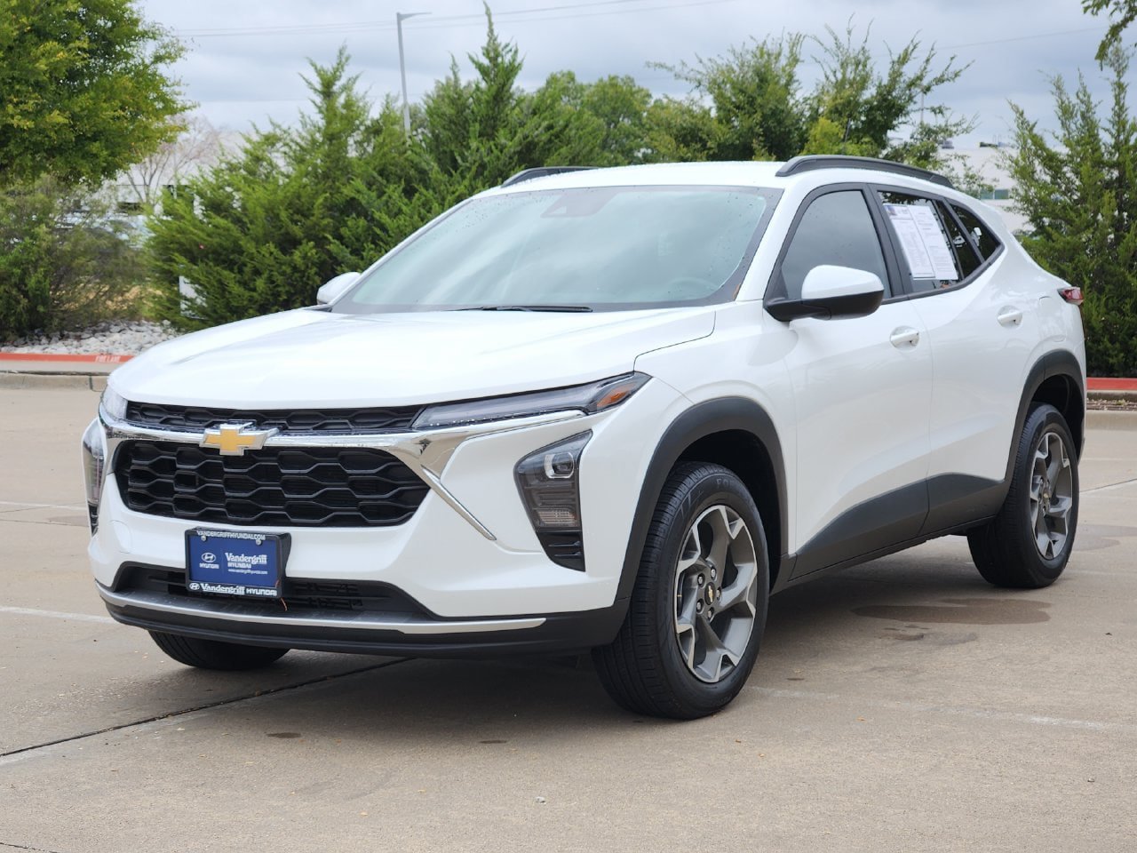 Used 2024 Chevrolet Trax LT w/ Driver Confidence Package FWD image 2