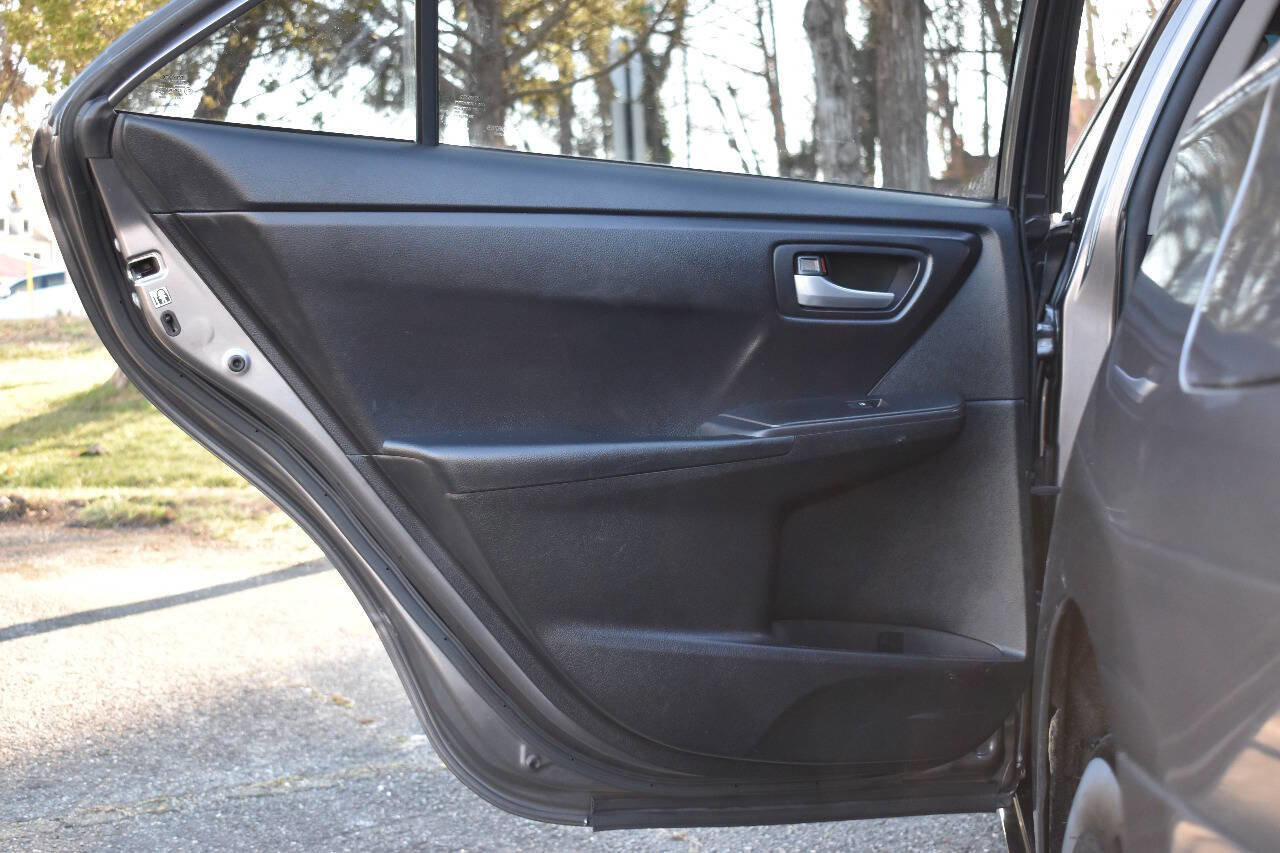 Used 2015 Toyota Camry LE FWD image 10