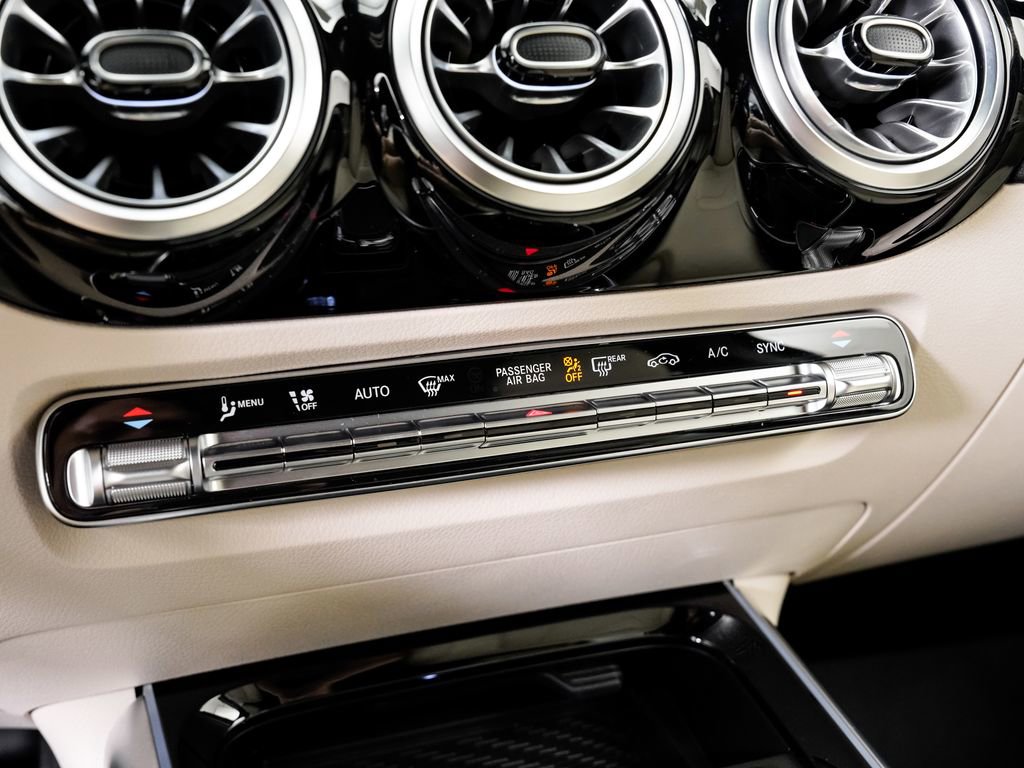 Used 2025 Mercedes-Benz GLA 250 4MATIC image 15