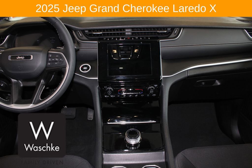 Used 2025 Jeep Grand Cherokee Laredo X w/ Trailer Tow Package AWD/4WD image 28