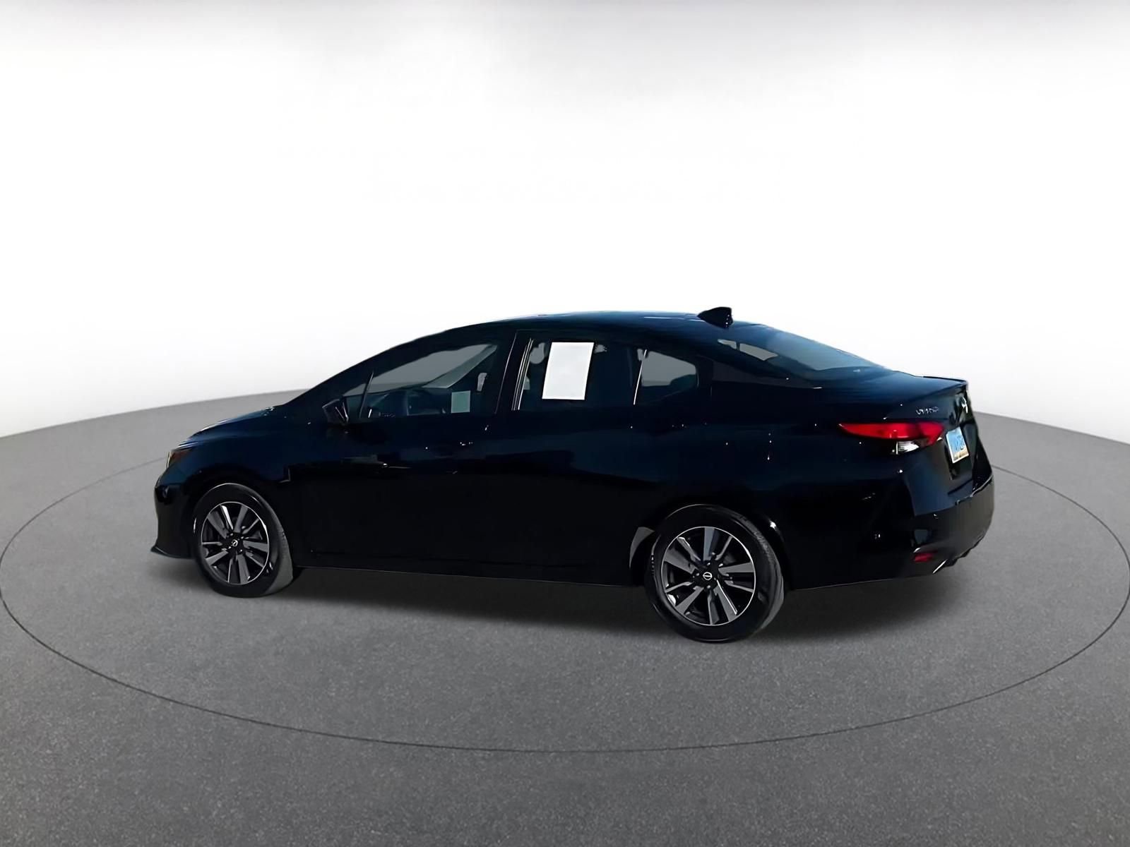 Used 2025 Nissan Versa SV image 9