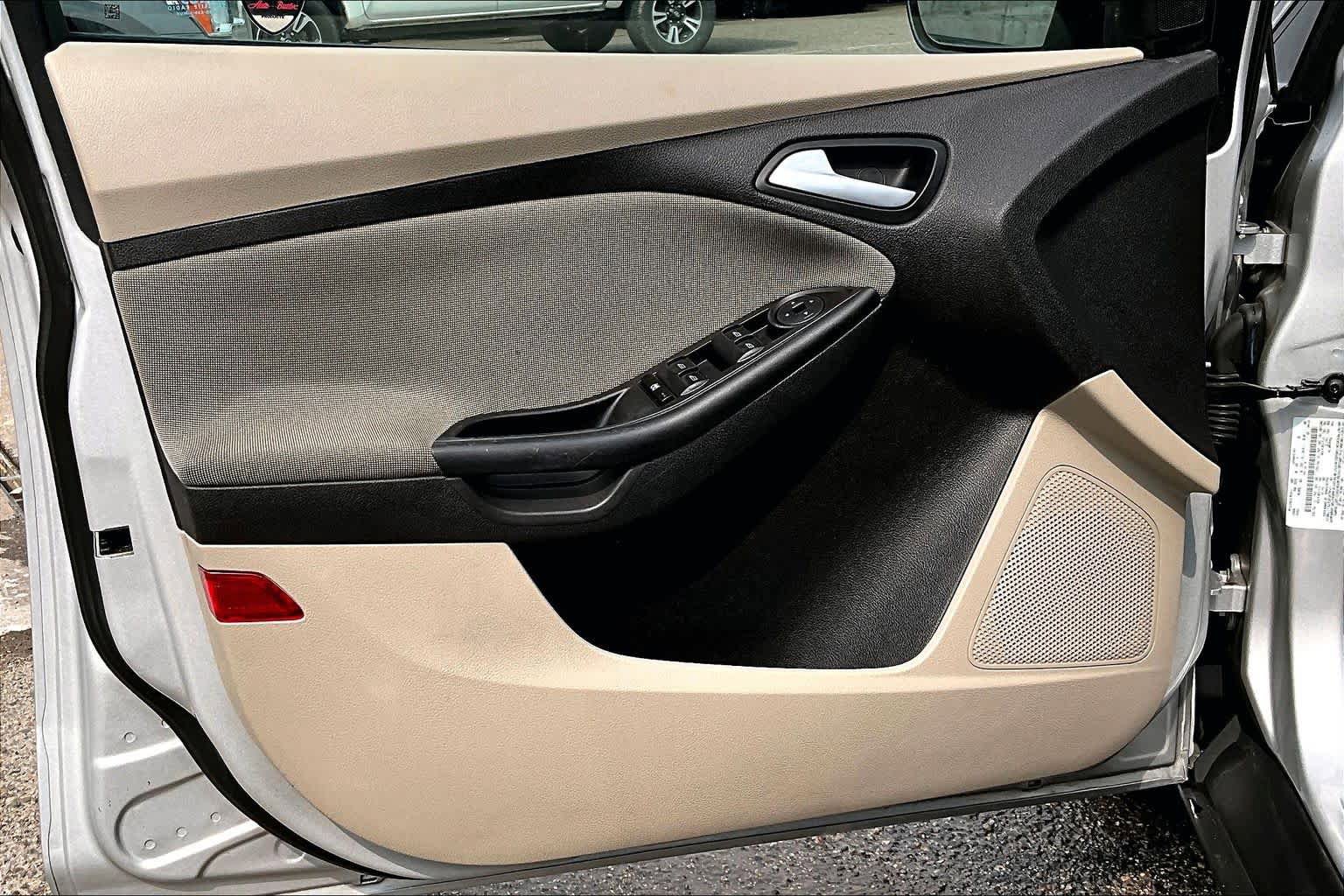 Used 2014 Ford Focus SE FWD image 22