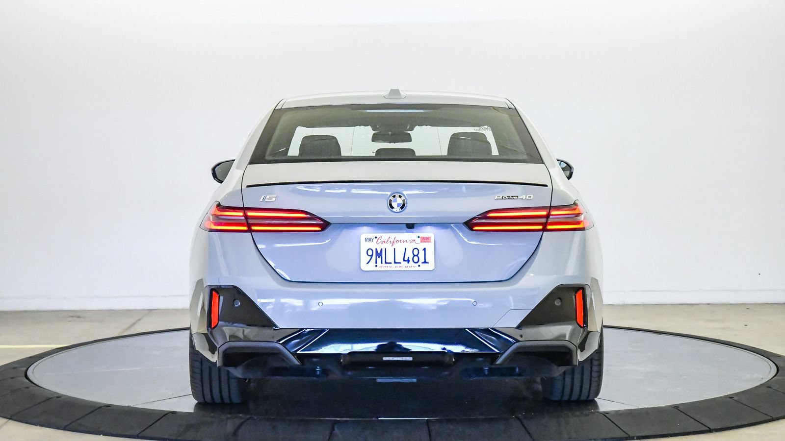 Certified 2024 BMW i5 eDrive40i w/ M Sport Package RWD image 3