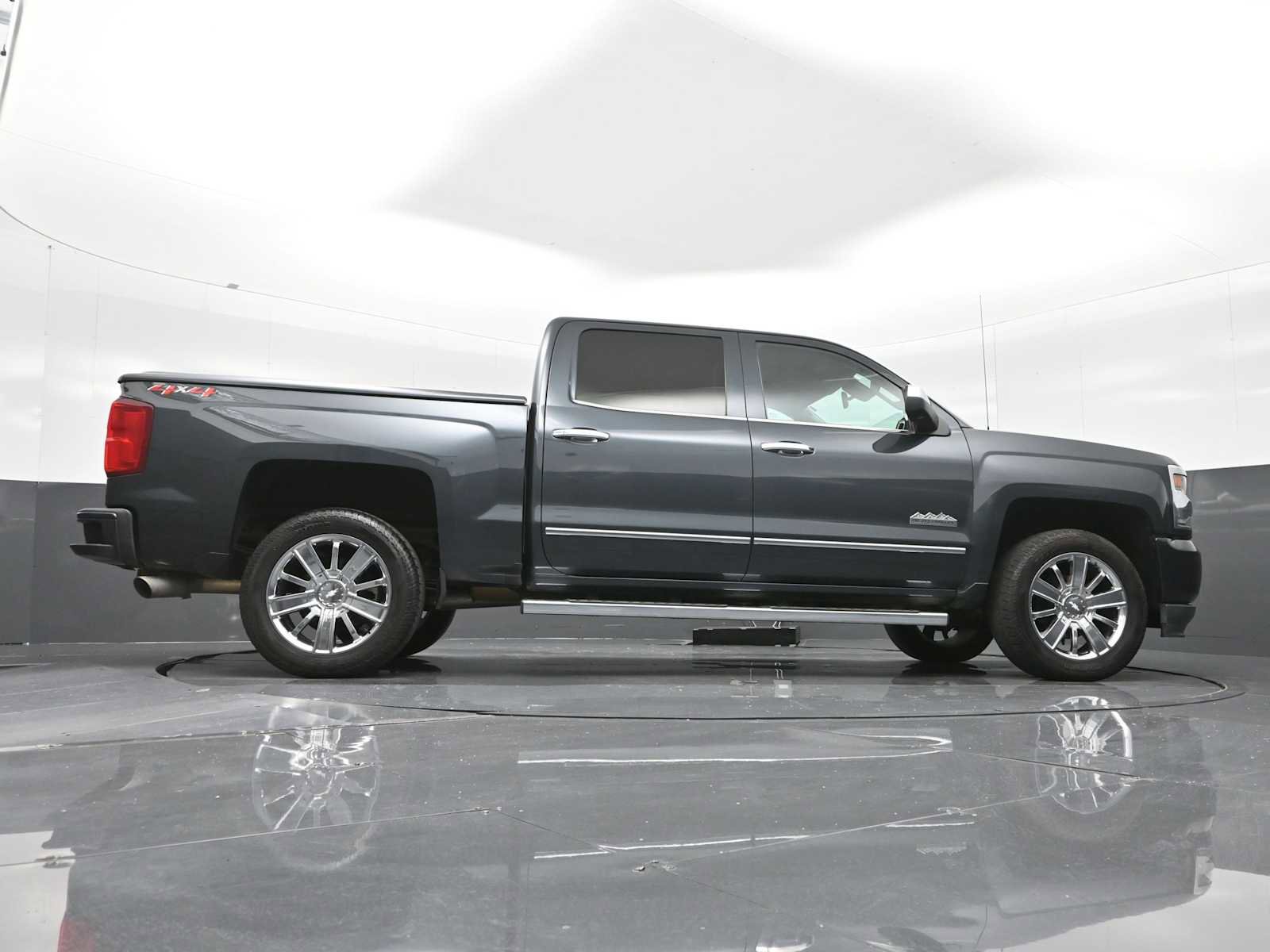 Used 2018 Chevrolet Silverado 1500 High Country image 30