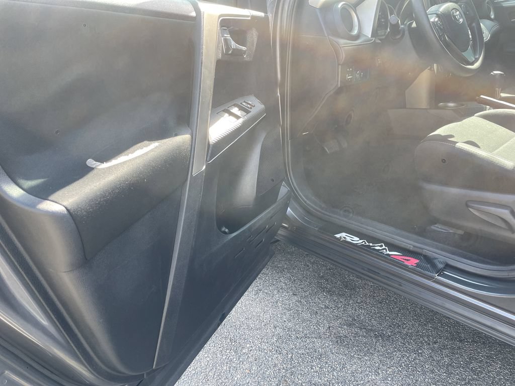 Used 2014 Toyota RAV4 XLE AWD/4WD image 14