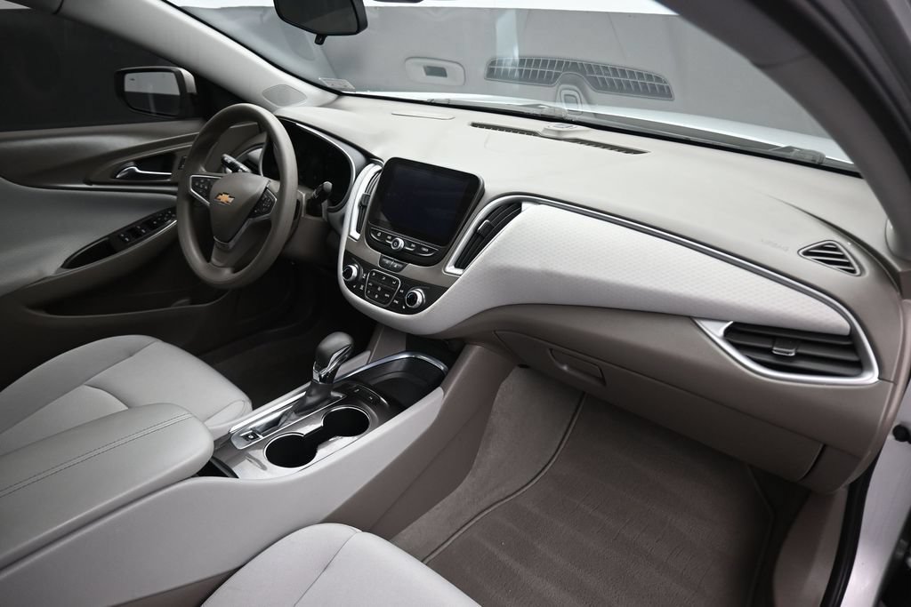 Used 2022 Chevrolet Malibu LT FWD image 40