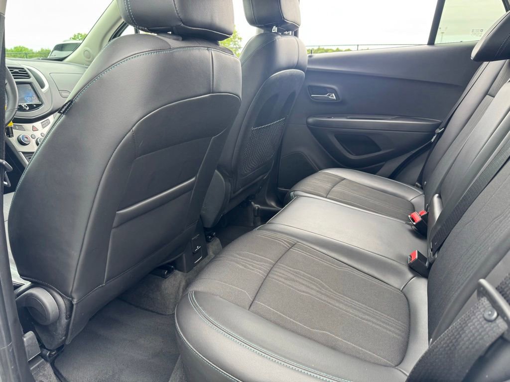 Used 2015 Chevrolet Trax LT w/ LT Sun and Sound Package AWD/4WD image 32