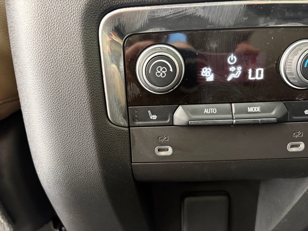 Used 2023 Chevrolet Suburban Premier AWD/4WD image 40