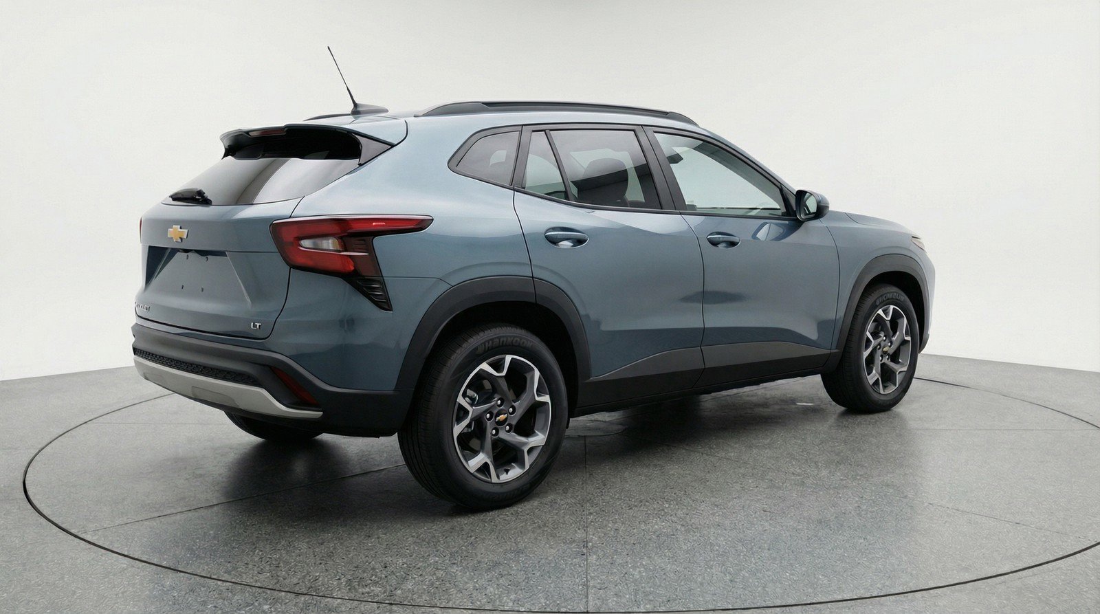 Used 2025 Chevrolet Trax LT w/ LT Convenience Package image 9