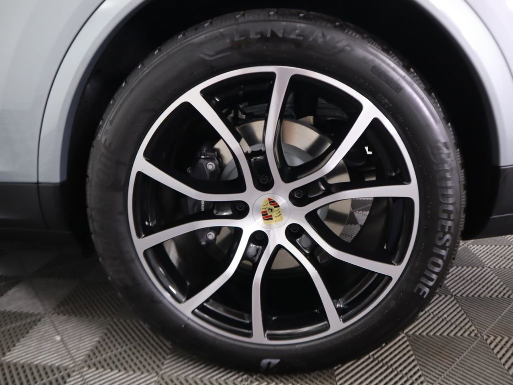 Used 2024 Porsche Cayenne Coupe AWD/4WD image 32