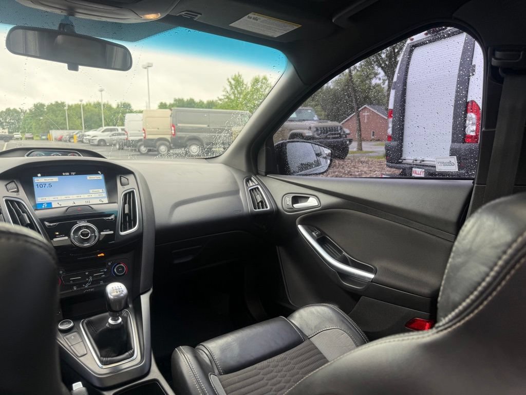 Used 2017 Ford Focus ST w/ Equipment Group 401A FWD image 37