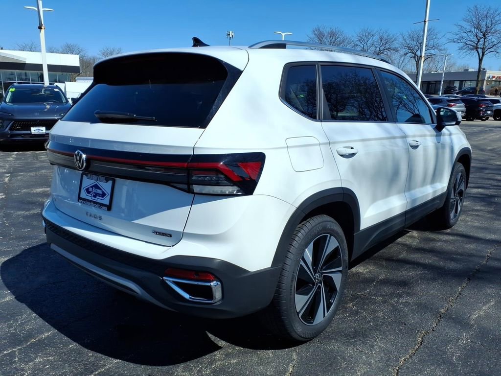 Used 2025 Volkswagen Taos SE AWD/4WD image 7