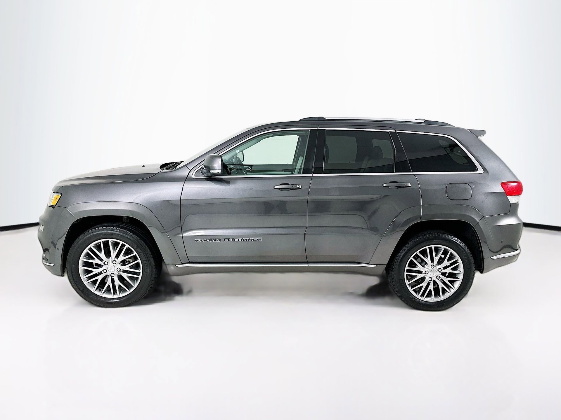 Used 2018 Jeep Grand Cherokee Summit AWD/4WD image 5