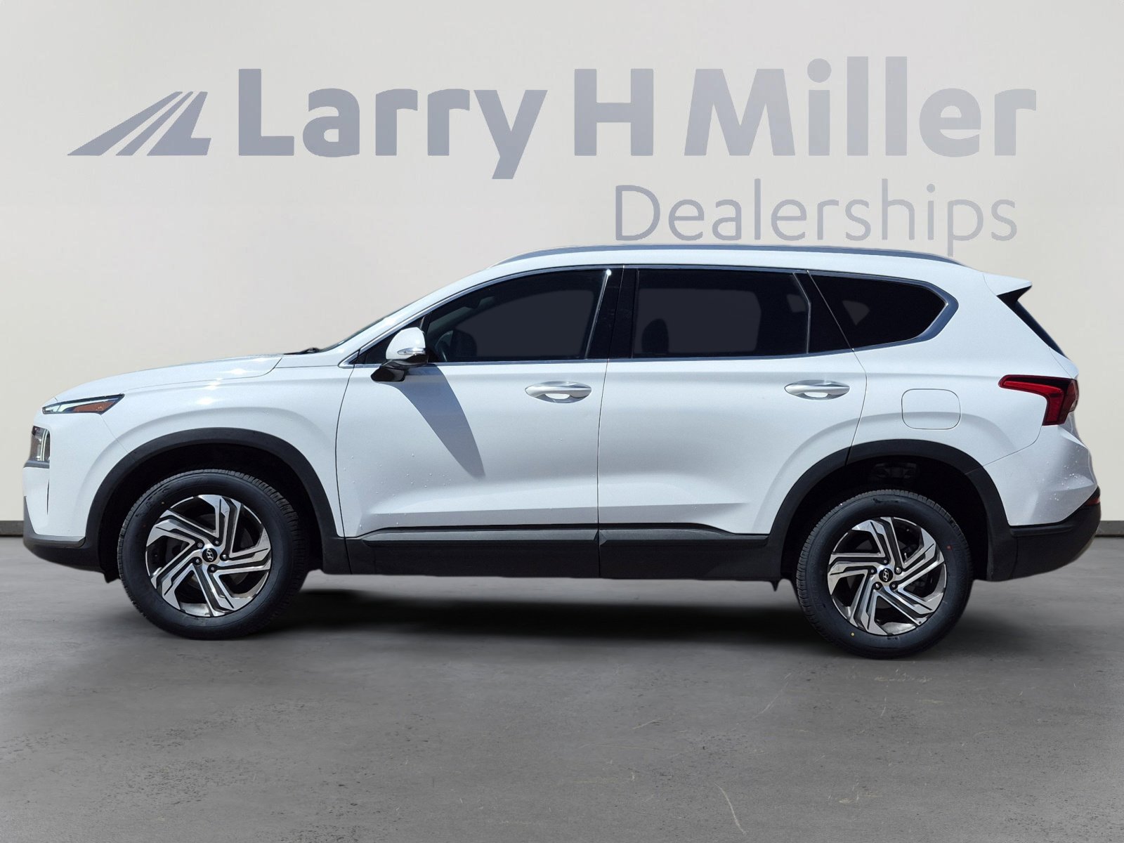 Used 2023 Hyundai Santa Fe SEL image 2