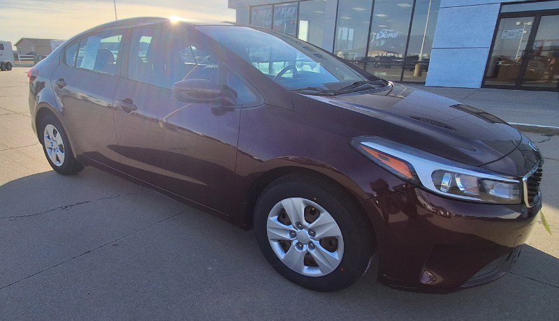 Used 2017 Kia Forte LX image 2
